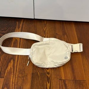 Lululemon White Opal Original strap belt bag in ripstop material